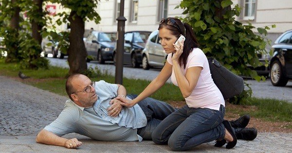 Những điều cần làm ngay khi người thân đột quỵ