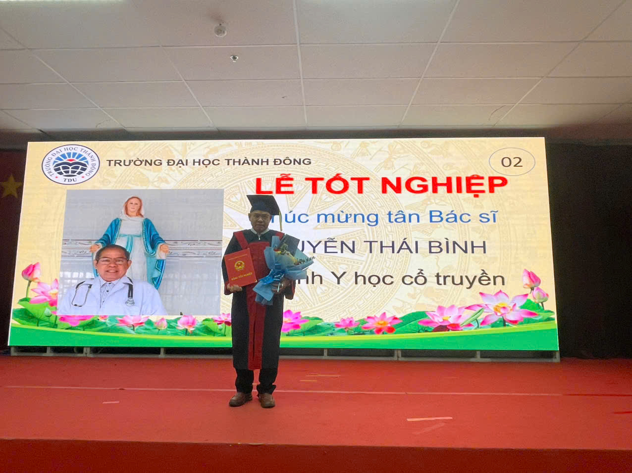 “Hãy ký thác đường đời cho Chúa, tin tưởng vào Người..."