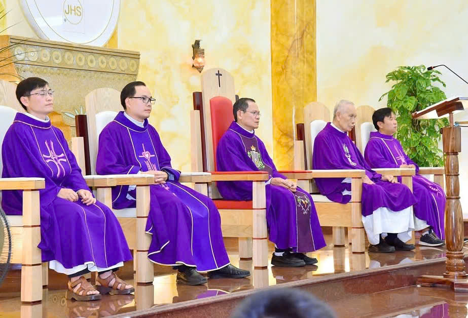 THÁNH LỄ MỪNG KÍNH THÁNH GIOAN THIÊN CHÚA