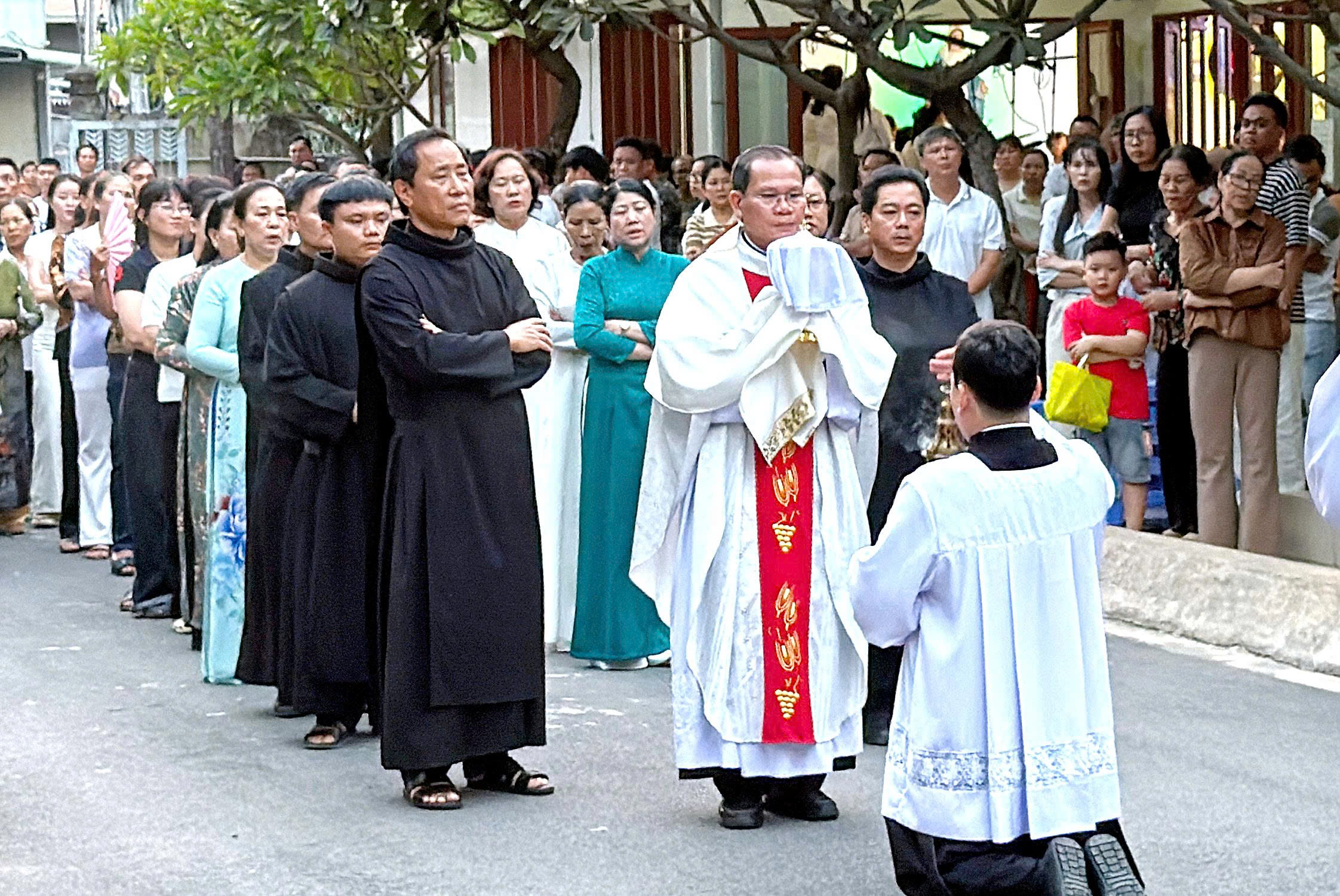 Thứ Năm Tuần Thánh Khu B Dòng Trợ Thế Thánh Gioan Thiên Chúa