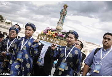 Kinh Mân Côi là sự tổng hợp của lịch sử lòng thương xót của Thiên Chúa