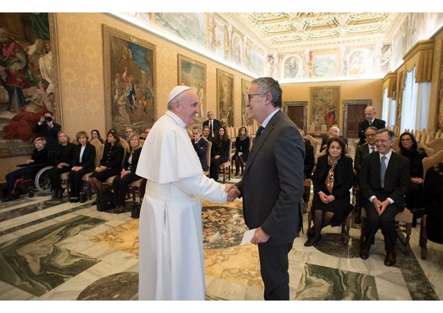 Đức Thánh Cha kêu gọi chống buôn lậu di dân và buôn người