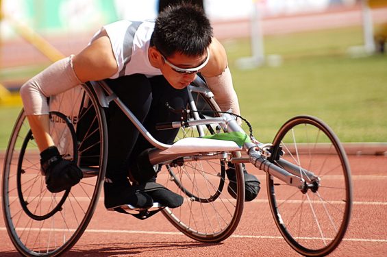 Câu chuyện người cha chia sẻ sở thích chạy maratông với đứa con bị tàn tật