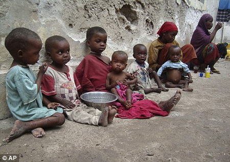 "Ông chớ mời các bạn hữu, nhưng hãy mời những người nghèo khó và tàn tật".